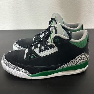 Jordan 3 Pine Green (SIZE 13)